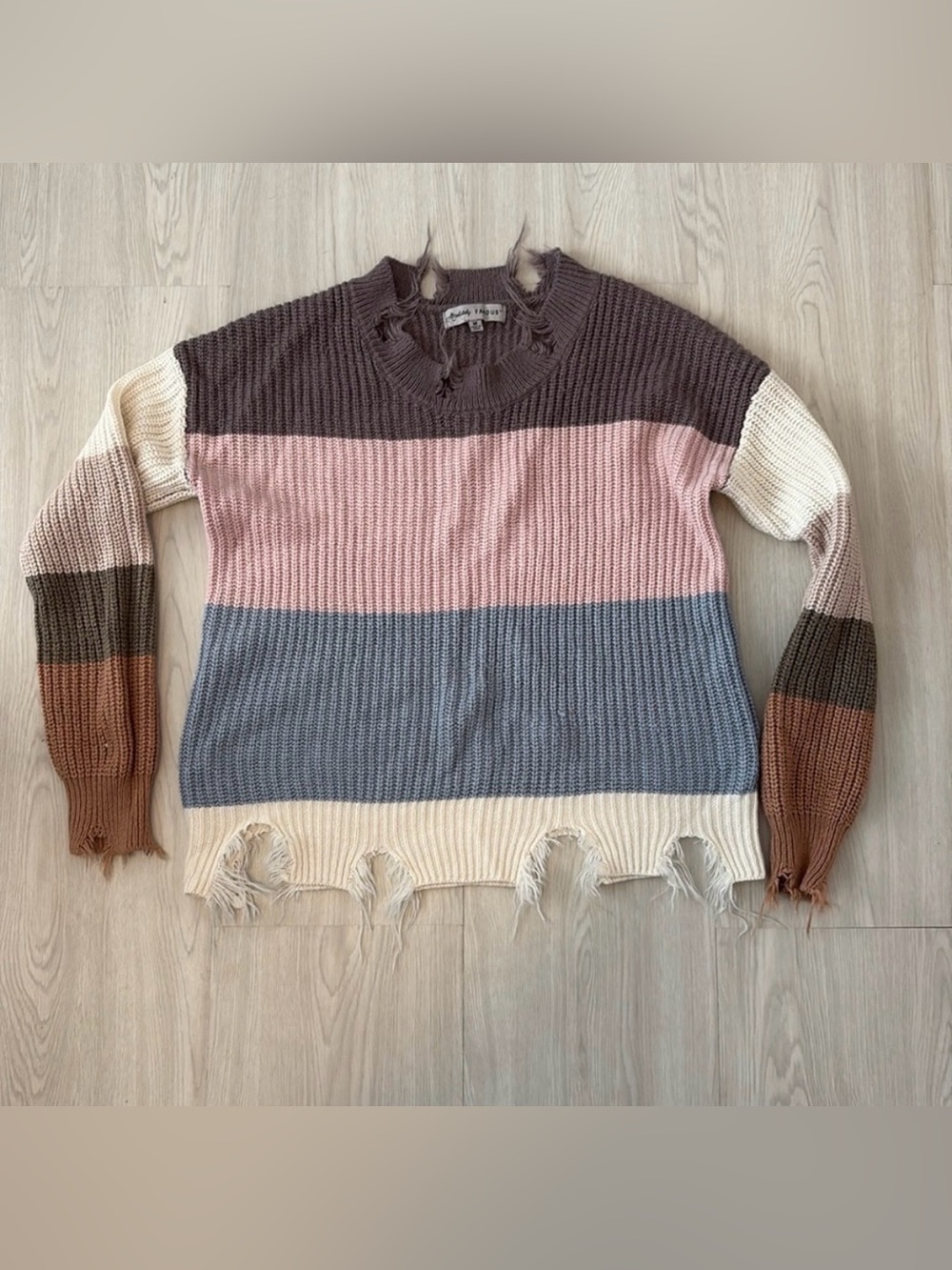 🛍️ ABSOLUTELY FAMOUS Distressed knit striped sweater size M